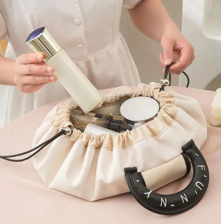 Sac de Maquillage à Cordon – Pratique, Élégant & Compact