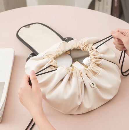 Sac de Maquillage à Cordon – Pratique, Élégant & Compact